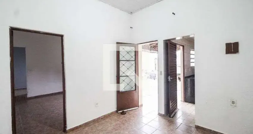 Casa com 2 quartos para alugar na Rua Rozo Lagoa, Vila Roque, São Paulo