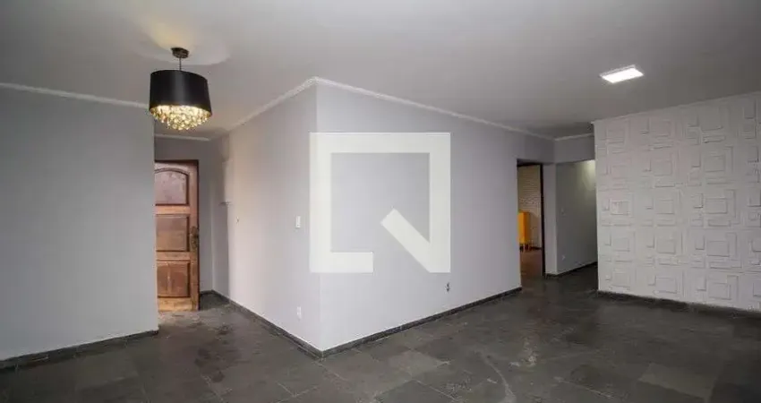 Casa com 3 quartos para alugar na Rua Professor José Lourenço, Vila Zat, São Paulo