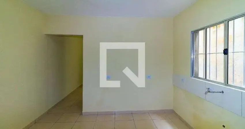 Casa com 1 quarto para alugar na Rua Martim Soares Moreno, São Rafael, São Paulo