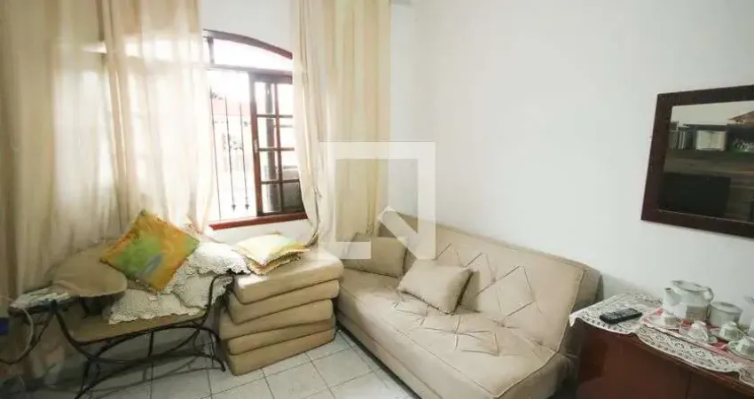 Casa com 2 quartos para alugar na Avenida Alcides Cândido dos Santos, Balneário Maracanã, Praia Grande