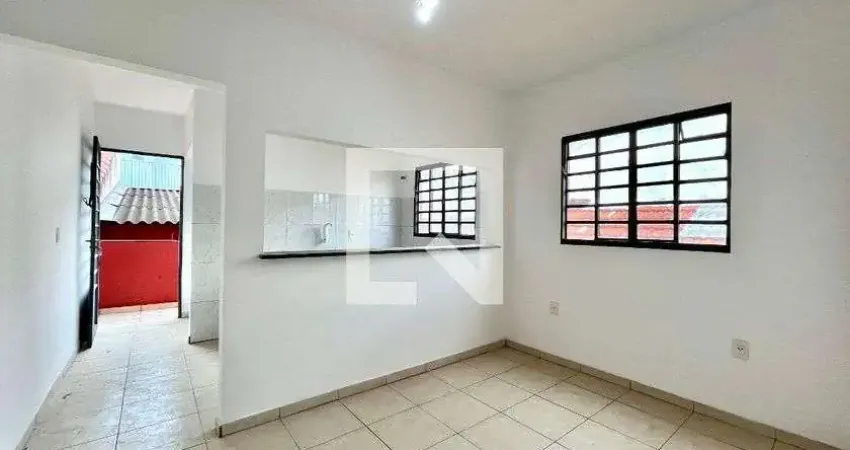 Casa com 2 quartos para alugar na Avenida Pedro Severino Júnior, Jabaquara, São Paulo