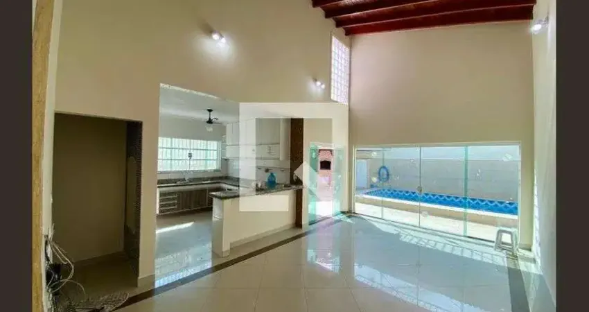 Casa com 3 quartos para alugar na Rua Barão de Itararé, Vilamar, Praia Grande