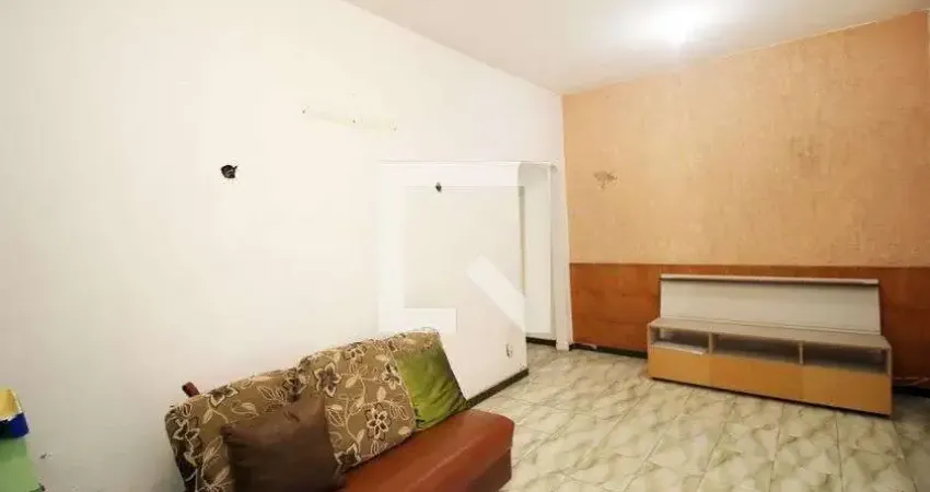 Casa com 2 quartos para alugar na Rua Coronel Garcia Pacheco, Irajá, Rio de Janeiro