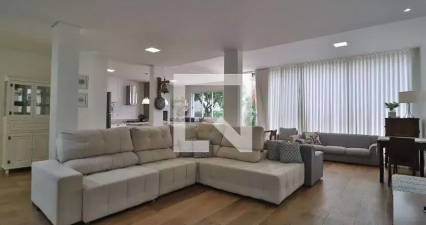 Casa com 4 quartos para alugar na Rua José Cunha Chaves, Gávea, Uberlândia