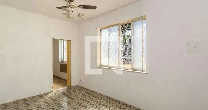 Casa com 2 quartos para alugar na Rua Gomensoro, Olaria, Rio de Janeiro