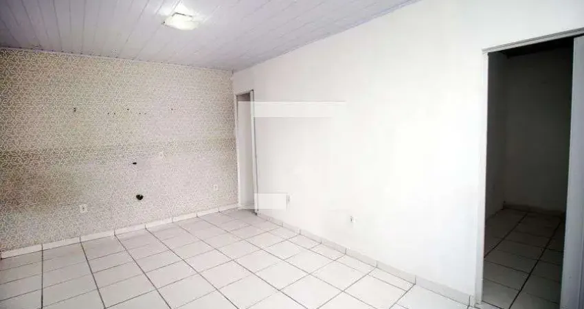 Casa com 2 quartos para alugar na Rua do Terço, Irajá, Rio de Janeiro