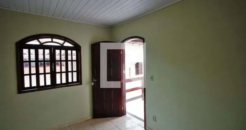 Casa com 2 quartos para alugar na Rua Lindolfo Fernandes, Vila Três, São Gonçalo