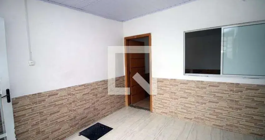 Casa com 2 quartos para alugar na Rua Tomás Lopes, Irajá, Rio de Janeiro