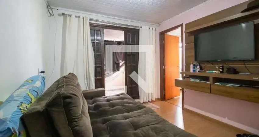 Casa com 2 quartos para alugar na Rua Henrique Mattioli, Fazendinha, Curitiba