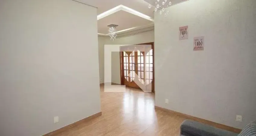 Casa com 3 quartos para alugar na Rua das Magnólias, Tropical, Contagem