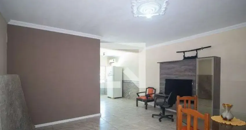 Casa com 3 quartos para alugar na Rua Jataí, Cristal, Porto Alegre