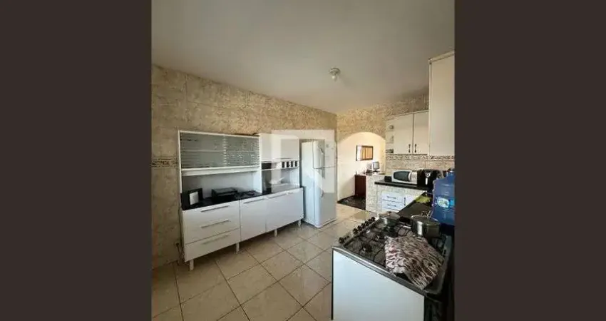 Casa com 3 quartos para alugar na Rua Sotero, Jacutinga, Mesquita