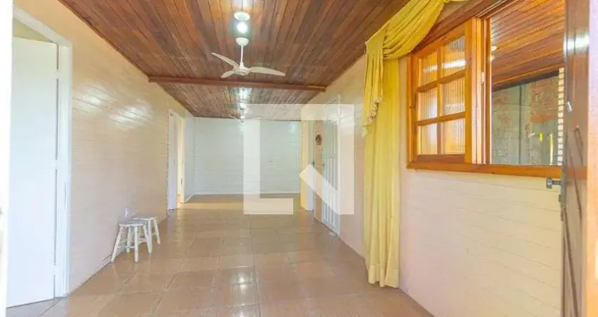 Casa com 3 quartos para alugar na Rua José Antônio Lucchese Gusmão, São José, Canoas