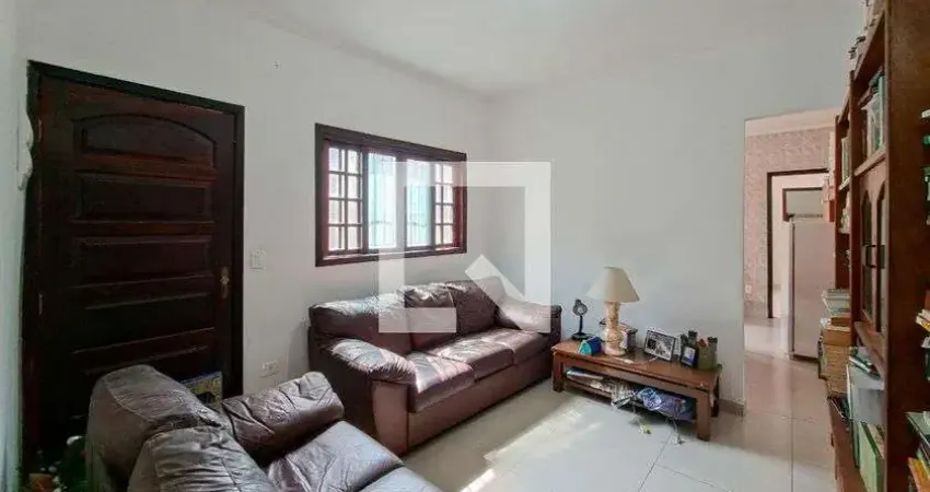 Casa com 2 quartos para alugar na Rua Itaóca, Tupi, Praia Grande