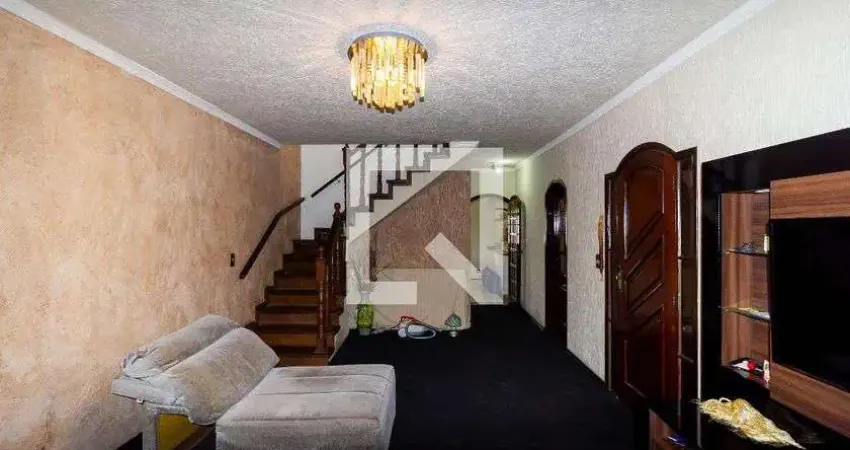 Casa com 3 quartos para alugar na Rua Jurubeba, Vila Alzira, São Paulo