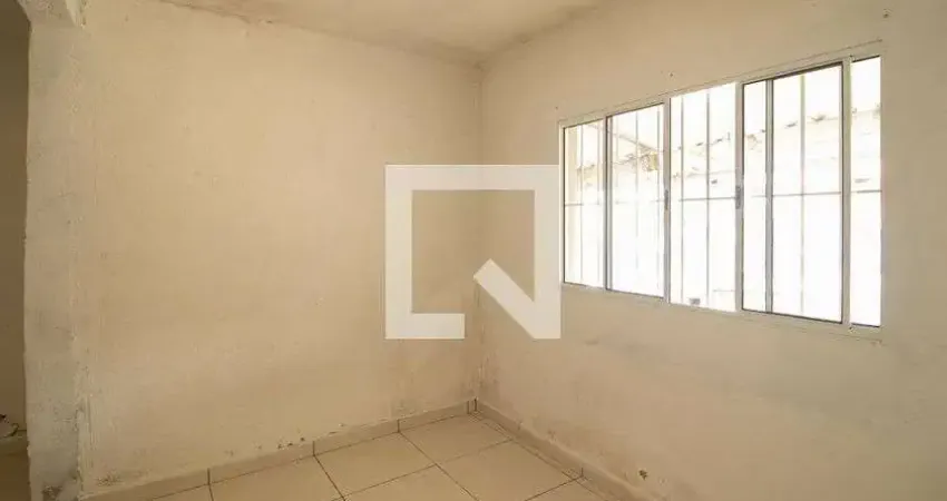 Casa com 2 quartos para alugar na Rua Cardeal Enrico Dante, Vila Mazzei, São Paulo