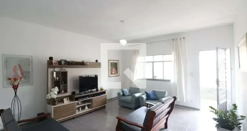 Casa com 3 quartos para alugar na Rua Luís Rodrigues Machado, Mutondo, São Gonçalo