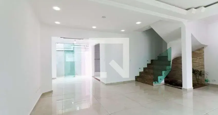 Casa com 3 quartos para alugar na Rua Salomão Elias Feder, Uberaba, Curitiba