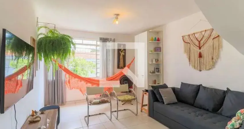 Casa com 2 quartos para alugar na Rua Tapes, Campo Belo, São Paulo