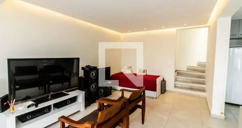 Casa com 3 quartos para alugar na Rua Paranauçu, Jaguaré, São Paulo