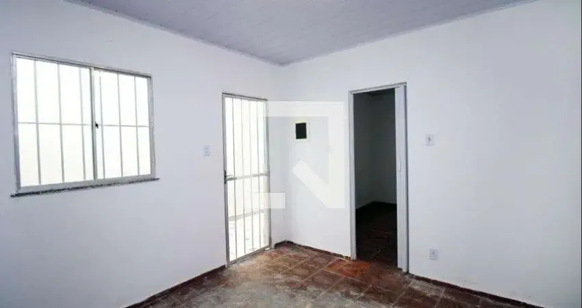 Casa com 1 quarto para alugar na Rua Macapuri, Penha, Rio de Janeiro