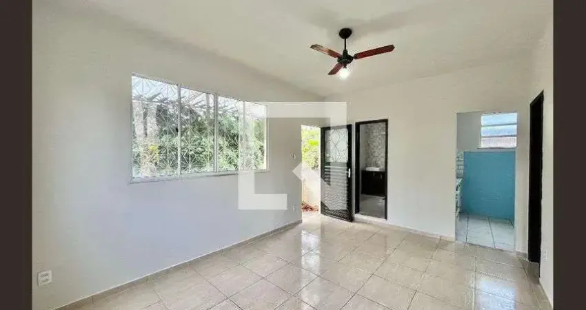 Casa com 1 quarto para alugar na Rua Macembu, Taquara, Rio de Janeiro