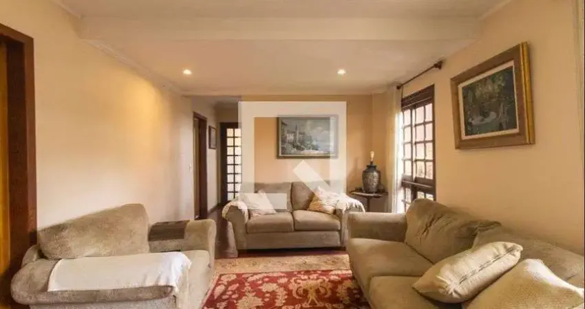 Casa com 3 quartos para alugar na Rua Antônio Cordeiro, Centro, Pinhais