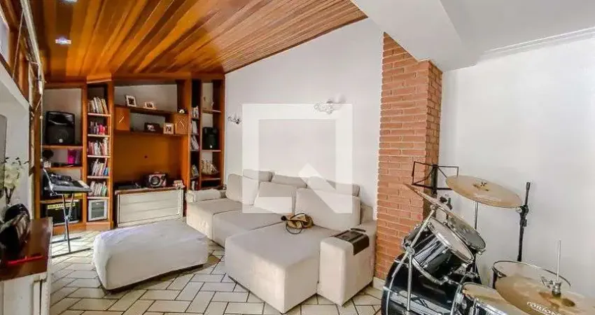 Casa com 3 quartos para alugar na Rua São José do Barreiro, Belém, São Paulo