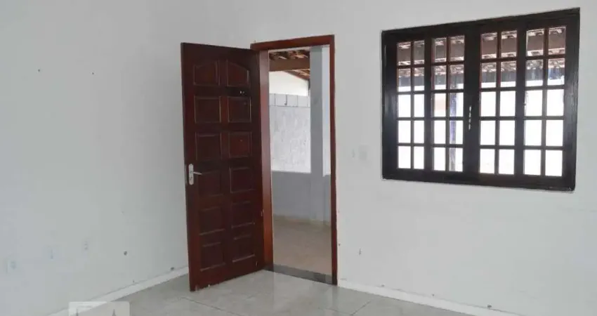 Casa com 2 quartos para alugar na Rua Cornélio de Mello, Piratininga, Niterói