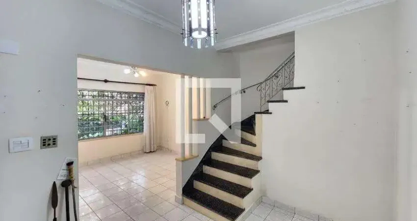 Casa com 3 quartos para alugar na Rua Bento de Abreu, Boqueirão, Santos