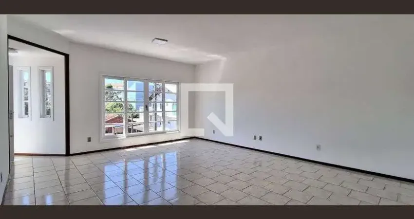 Casa com 3 quartos para alugar na Rua Moura, Barreiros, São José