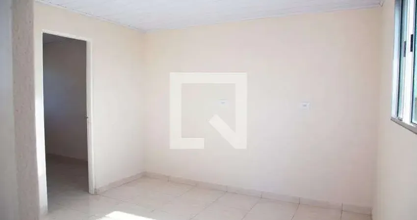 Casa com 2 quartos para alugar na Rua Antônio de Carlos, Pestana, Osasco