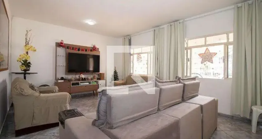 Casa com 4 quartos para alugar na Setor B Norte Qnb 7, Taguatinga Centro (Taguatinga), Brasília