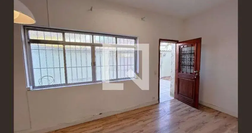 Casa com 2 quartos para alugar na Rua Corrêa Seára, Deodoro, Rio de Janeiro