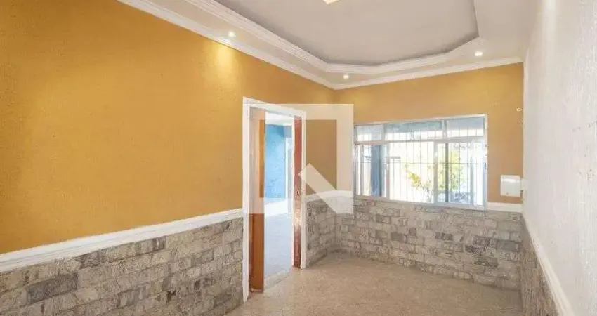 Casa com 3 quartos para alugar na Rua Olindina, Cosmos, Rio de Janeiro