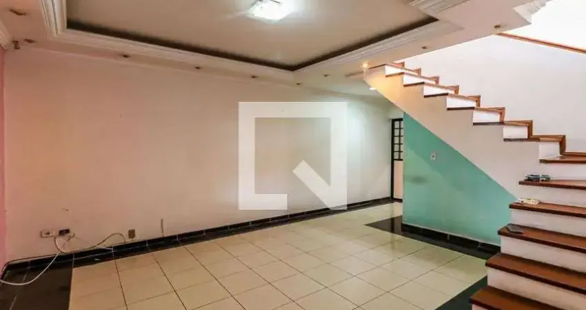 Casa com 2 quartos para alugar na Rua Emil Bohn, Parque Ipê, São Paulo