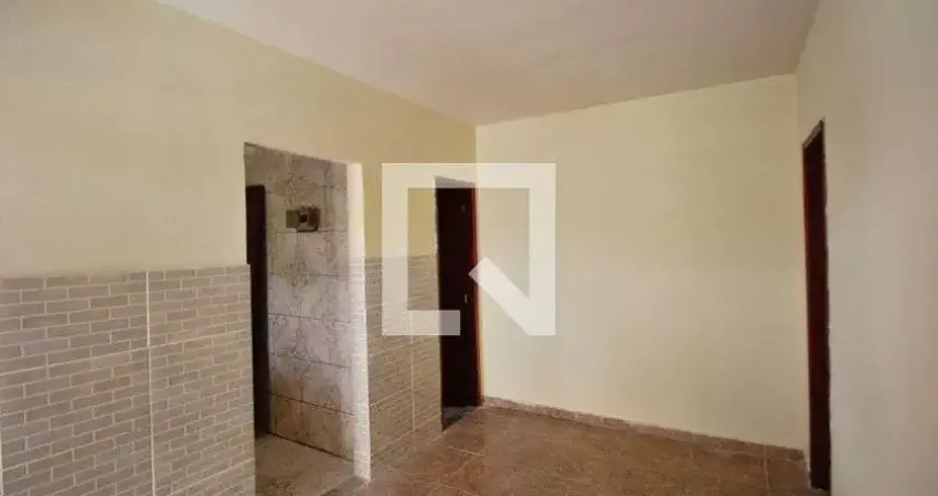Casa com 1 quarto para alugar na Rua Lindolfo Fernandes, Vila Três, São Gonçalo