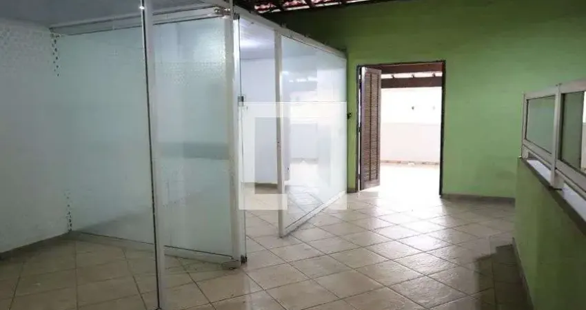 Casa com 3 quartos para alugar na Avenida Aurelia Lopes Takano, Cidade Dutra, São Paulo