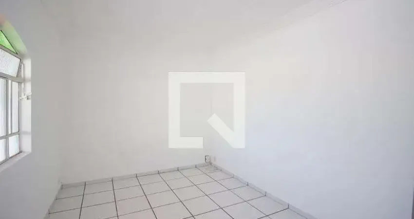 Casa com 3 quartos para alugar na Rua Sete de Setembro, Pedra Azul, Contagem