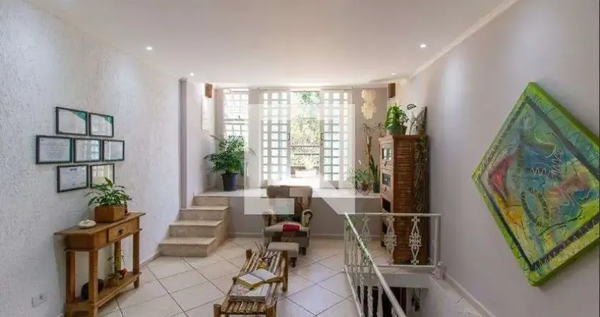 Casa com 3 quartos para alugar na Rua Dardanelos, Alto da Lapa, São Paulo