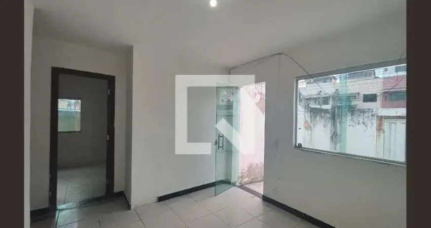 Casa com 3 quartos para alugar na Avenida Gentil Diniz, Piraguara, Contagem