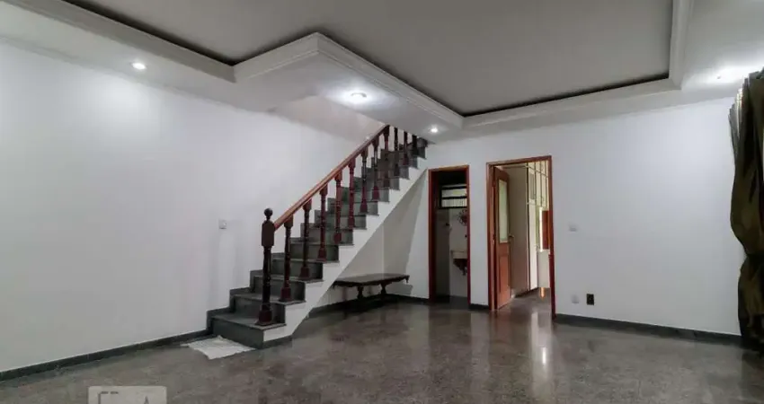 Casa com 3 quartos para alugar na Rua Brodosqui, Belém, São Paulo