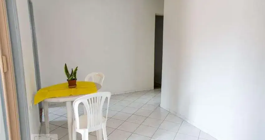 Casa com 2 quartos para alugar na Rua Silva Guimarães, Vila Ede, São Paulo