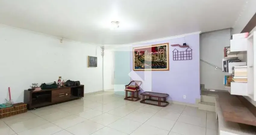 Casa com 3 quartos para alugar na Rua Júlio Vergueiro, Vila Curuçá, São Paulo