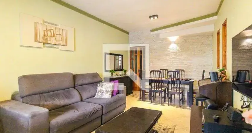 Casa com 3 quartos para alugar na Rua Domingos Mendes, Vila Jacuí, São Paulo