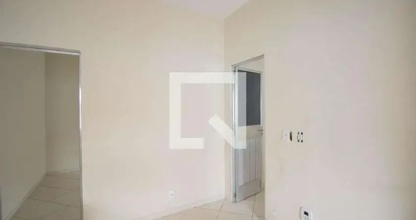 Casa com 2 quartos para alugar na Rua Martins Moreira, Covanca, São Gonçalo