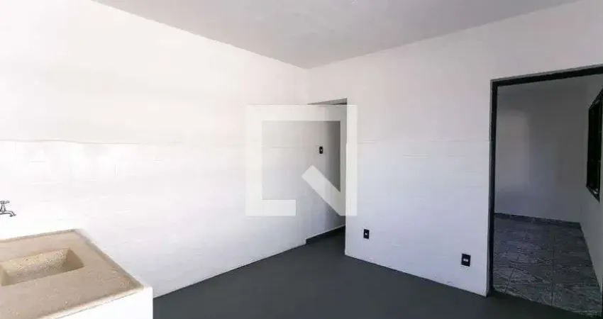 Casa com 2 quartos para alugar na Rua Pedro Ângelo Cavazóglio, Artur Alvim, São Paulo