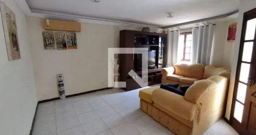 Casa com 4 quartos para alugar na Avenida Professora Romanda Gonçalves, Maravista, Niterói