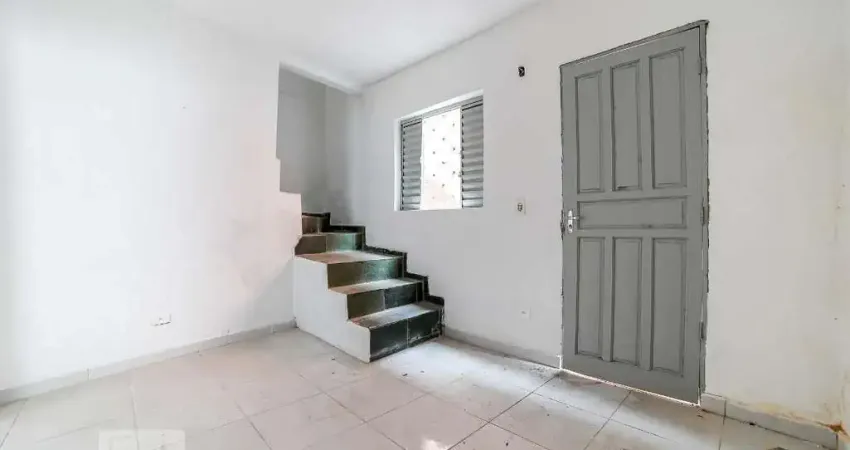 Casa com 2 quartos para alugar na Rua José de Almeida, Vila Ede, São Paulo