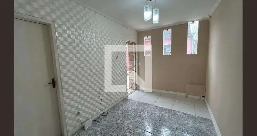 Casa com 2 quartos para alugar na Rua Samambaia, Deodoro, Rio de Janeiro